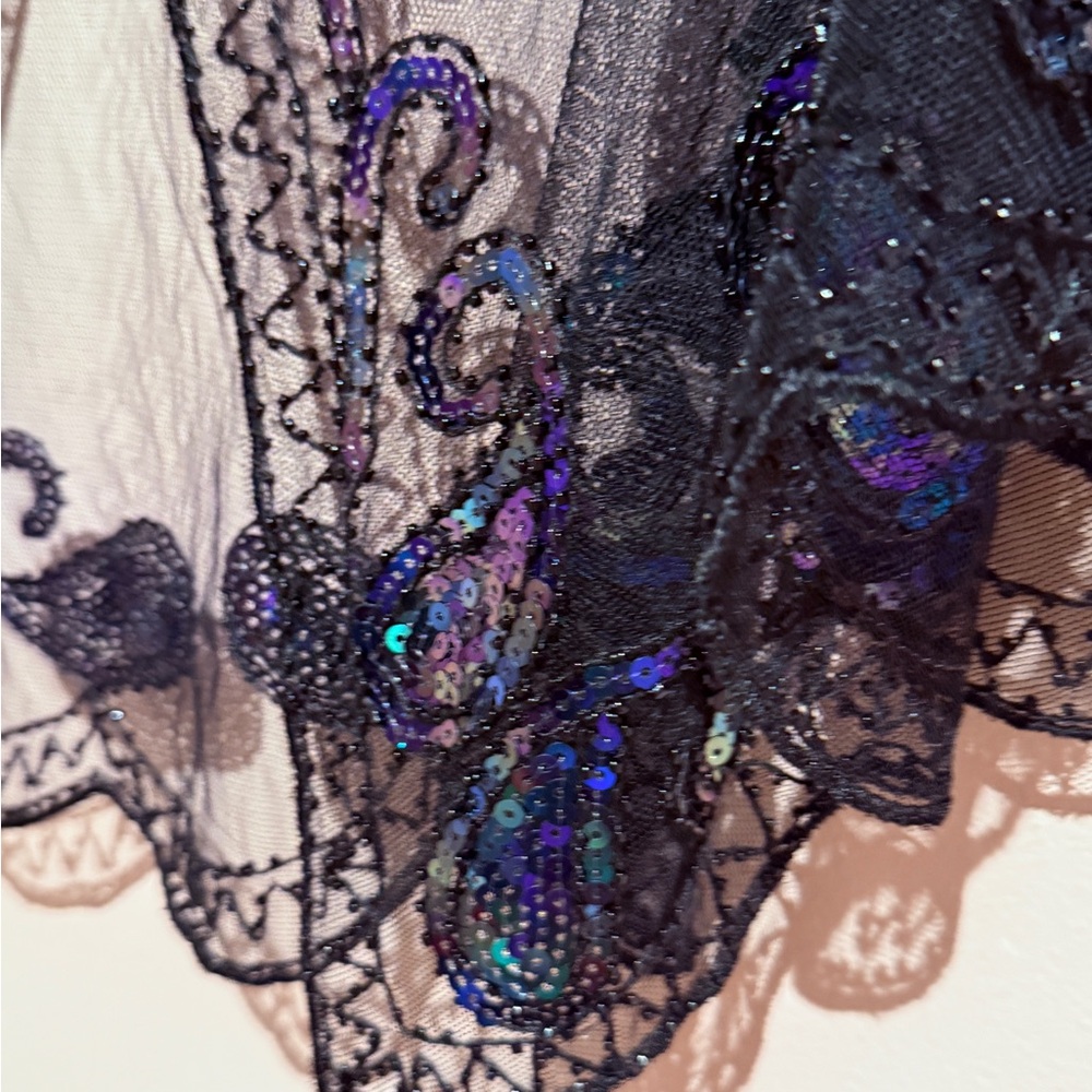 Lace and sequin shawl capulet - Picture 3 of 4